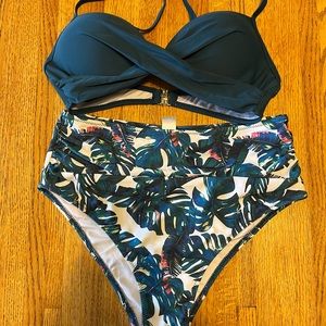 Beautiful teal two piece swimsuit size small #P77